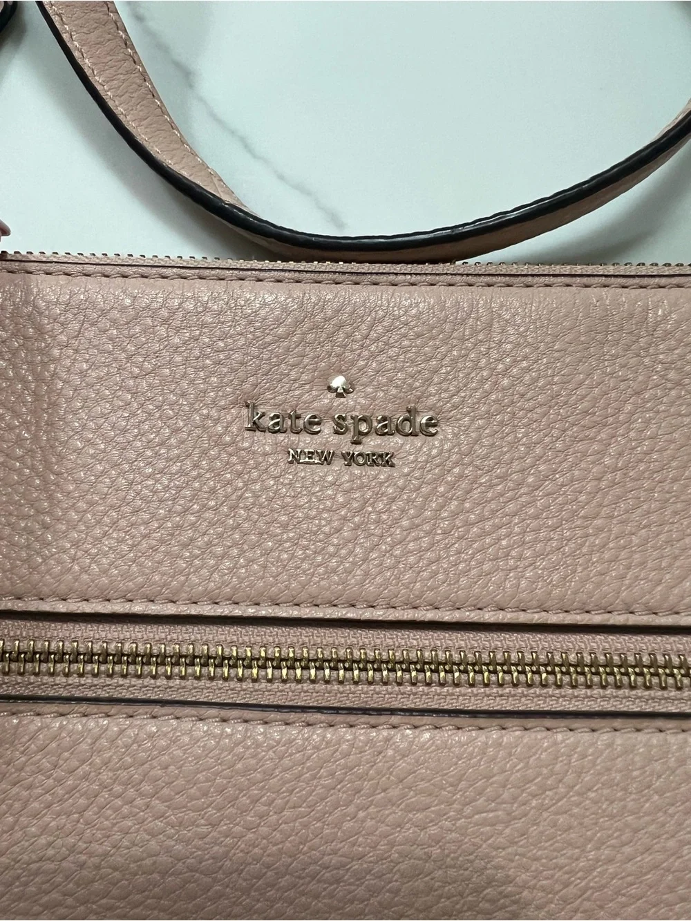 EUC Kate spade Mauve Pebbled Leather Crossbody Bag.